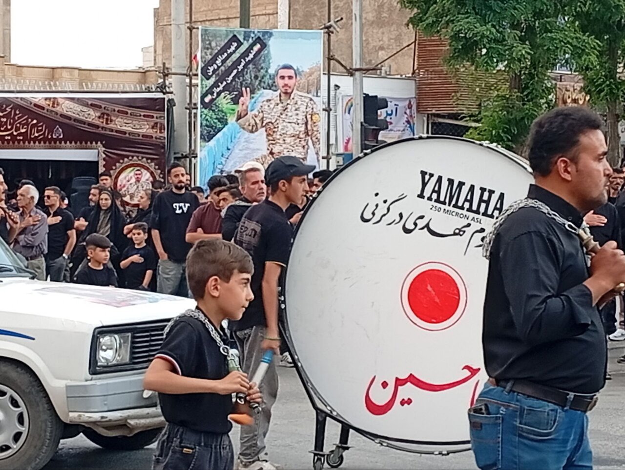طنین نوای «یا حسین» در داران؛ تجمع بزرگ عزاداران حسینی در شب تاسوعا