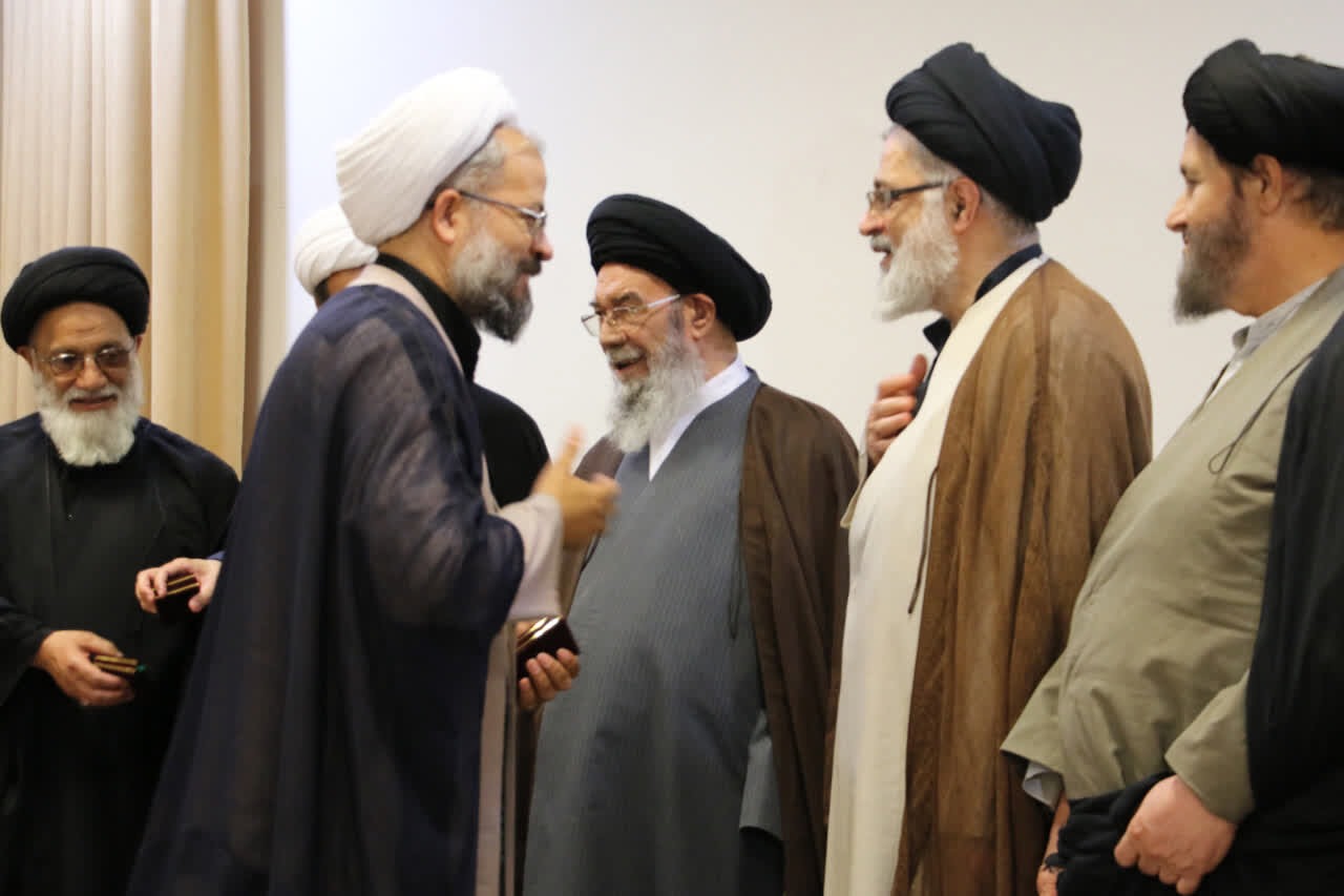 تجلیل از علمای مجاهد اصفهان در جنگ رمضان به همت دفتر آیت‌الله سیستانی