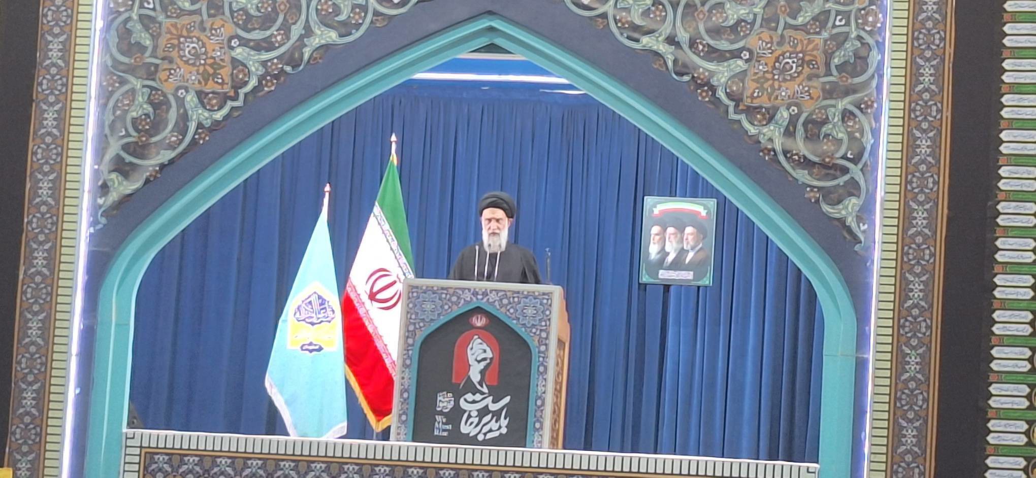 خطیب‌جمعه اصفهان: پیام حضور مردم در بدرقه رهبر شهید انتقام است