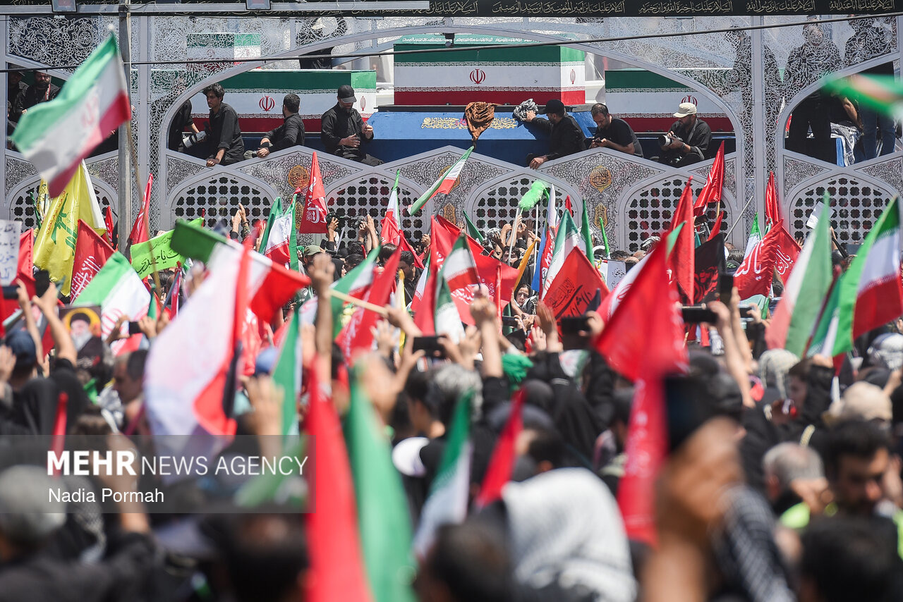 تجلی دفاع الهی در عظمت تشییع پیکر رهبر شهید انقلاب