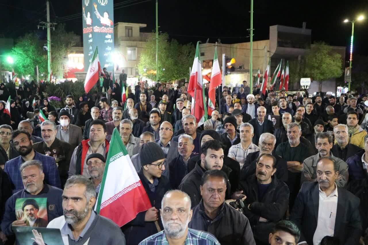 تجمعات مردمی به فرمان رهبری همچنان باشکوه ادامه دارد