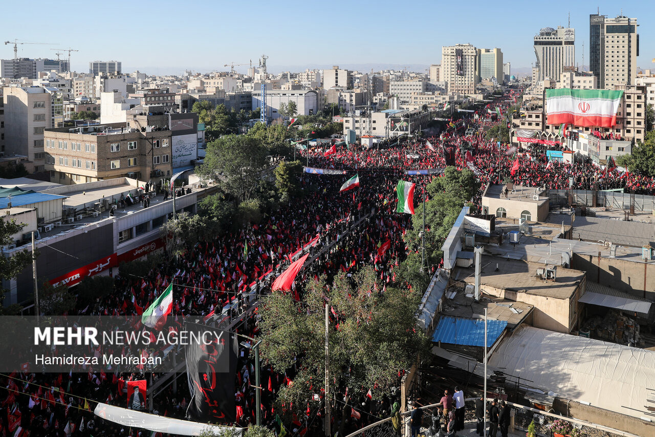 شعار مرگ بر آمریکا با حضور میلیونی عزاداران رهبر شهید در مشهد