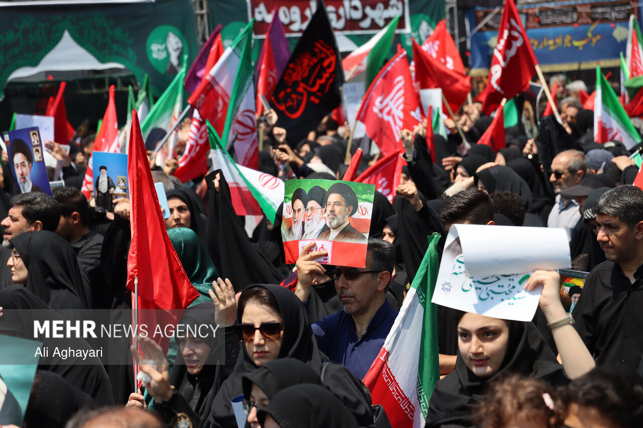 اجتماع بزرگ «قائد شهید امت» در میدان امام حسین(ع) اصفهان