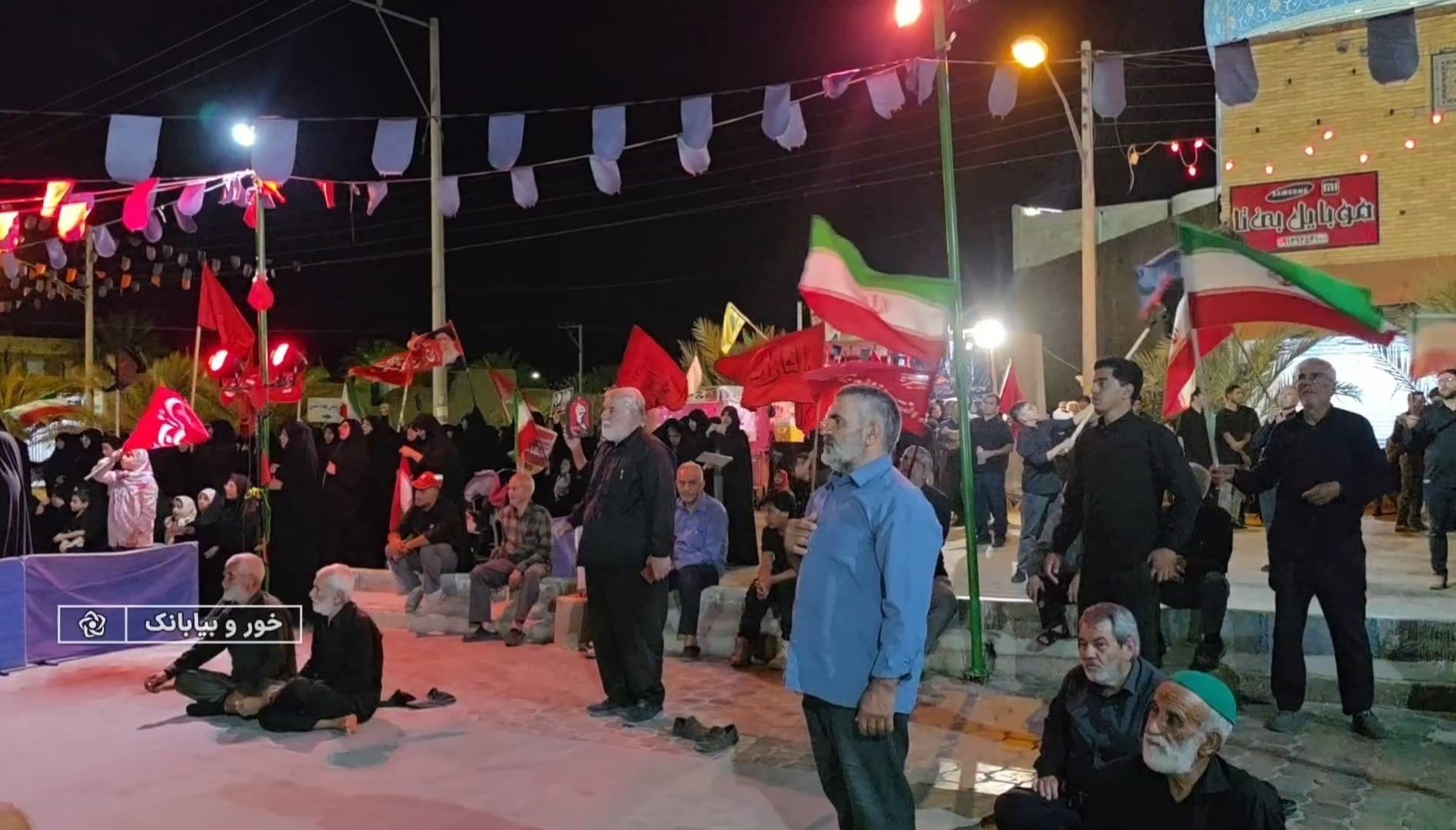 تجمع شبانه مردم در ستایش رهبر شهید و تجلی وحدت ملی