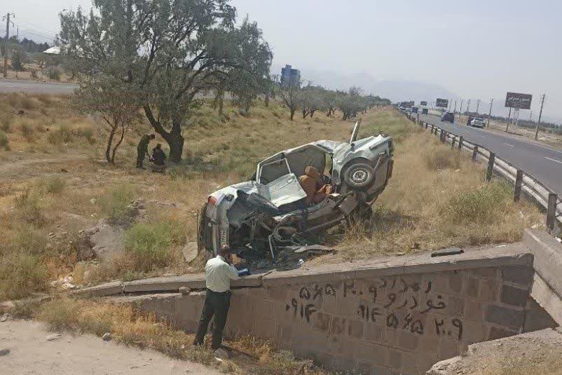 ۵ مصدوم در پی واژگونی خودرو پژو ۲۰۷ در کاشان