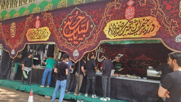 خدمات دهی ۱۸۰ موکب اصفهانی  به زائران
