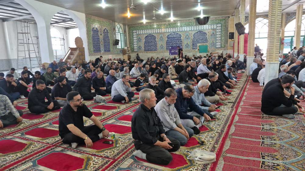 تاکید امام جمعه دستگرد بر هوشیاری مقابل غرب گرایان