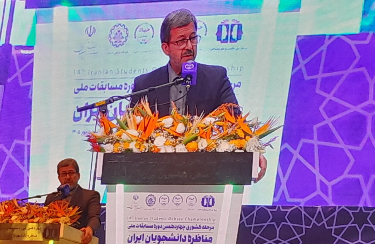 استاندار اصفهان: مناظره هنر خوب فکر کردن و شنیدن درست است