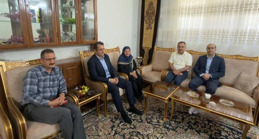 نشست مدیر بیمه دی استان سمنان و مدیر عامل شرکت ایرانیان پوشش با بیمه شدگان صندوق بازنشستگان کشوری