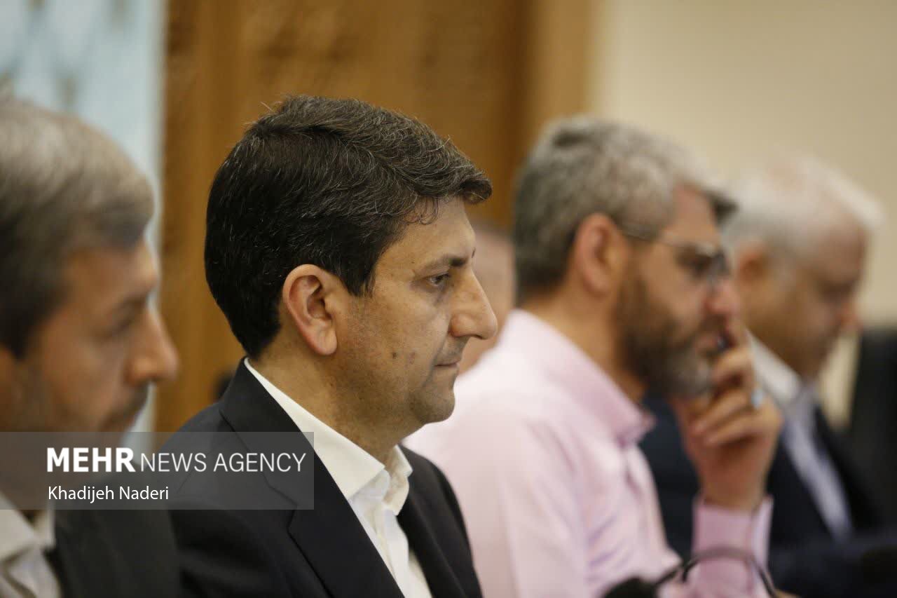 آماده میزبانی از سرمایه‌گذاران در قطب داده فولادشهر هستیم