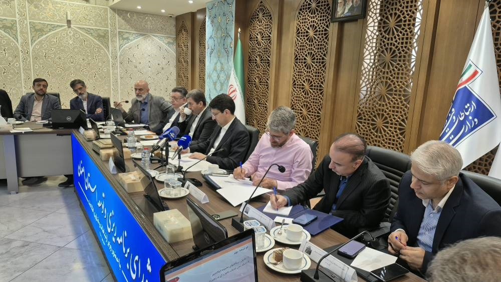 بهره برداری از ۳۹۰ طرح ارتباطی و فیبرنوری در اصفهان