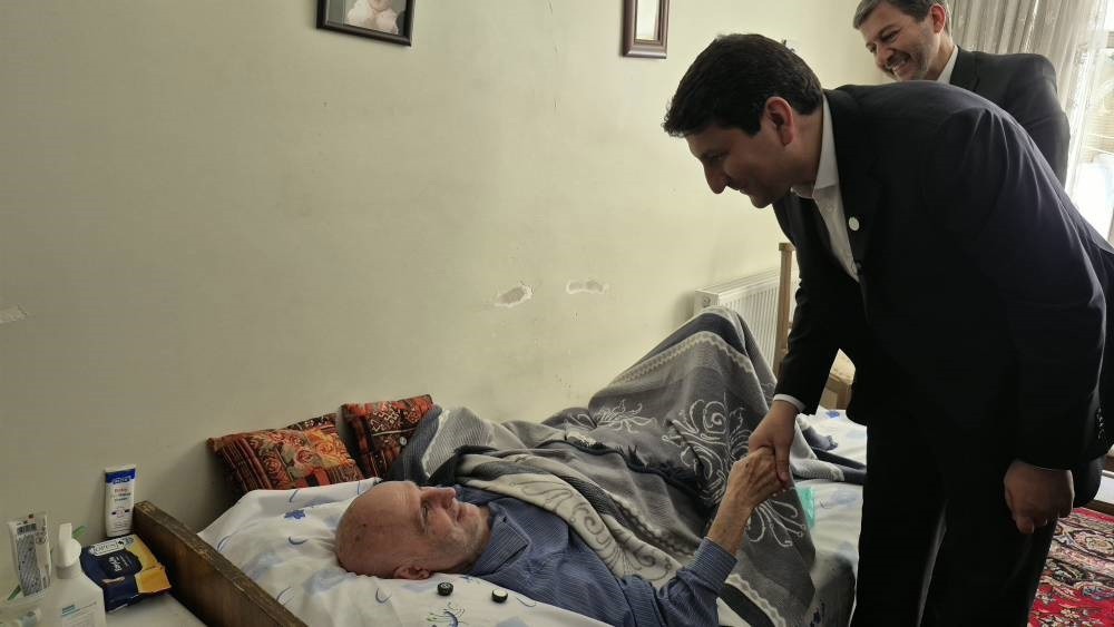 دیدار وزیر ارتباطات با یکی از استادان پیشکسوت دانشگاه اصفهان