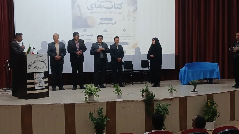 از توزیع نهال در آران وبیدگل تا اهدای فرش در نایین