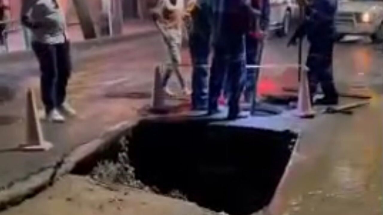 ایمن سازی محل فرونشست زمین در خیابان طالقانی اصفهان