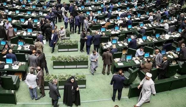 کیهان: قانون حجاب قابلیت اجرا ندارد یا اراده اجرا نیست؟!