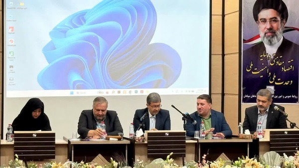 ۵۷۰۰ مگاوات برق خورشیدی در راه اصفهان