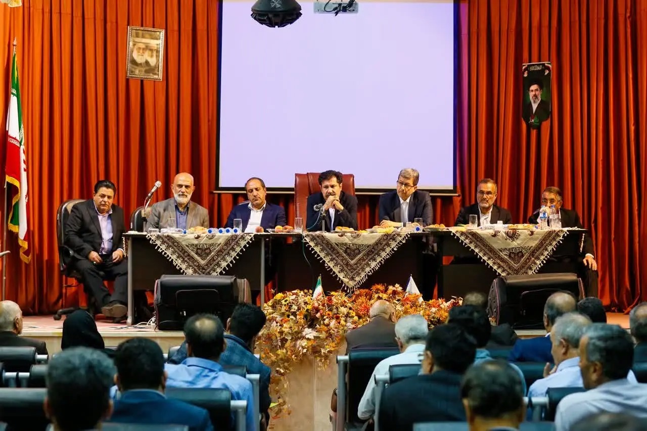 پیگیری مصوبات و رفع مطالبات مردم اصفهان را با جدیت دنبال می‌کنیم