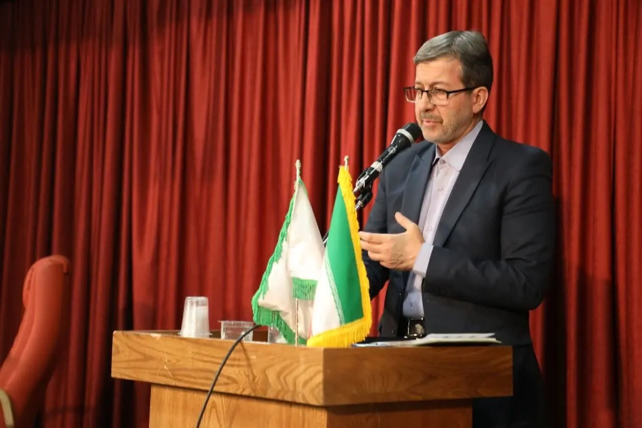 تجلیل استاندار اصفهان از کارنامه ماندگار زنده‌یاد محمد معزالدین