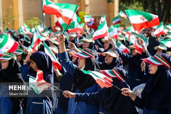 امام‌جمعه اردستان: دانش‌آموز واقعی طالب علم و ادب است