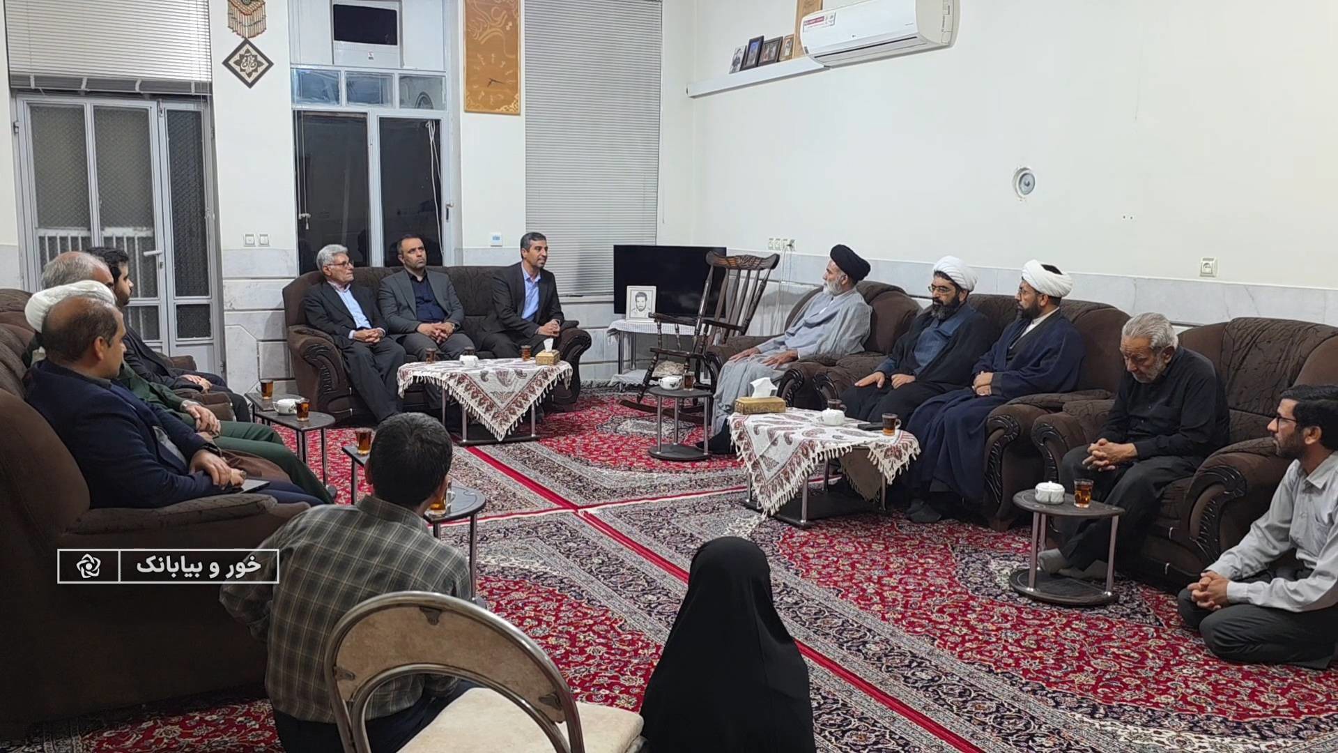 دیدار مسئولان خورو بیابانک با خانواده شهید علی اکبر ایرجی