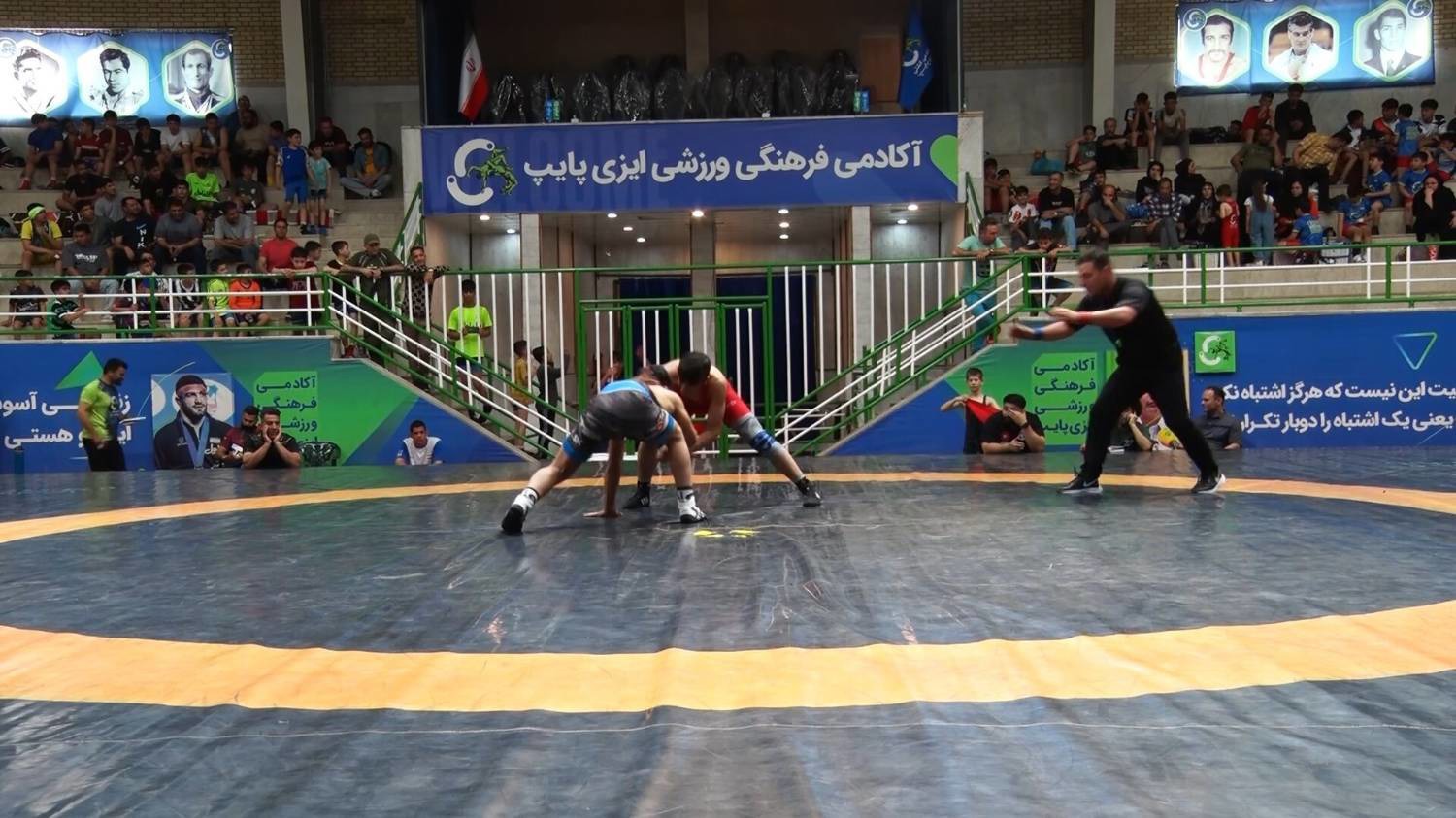 قهرمانی تیم کاشان در رقابت‌های کشتی آزاد