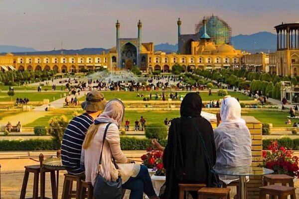 آبیان: ۶۰ درصد گردشگران اصفهان در یک دهه گذشته از دست رفته‌اند