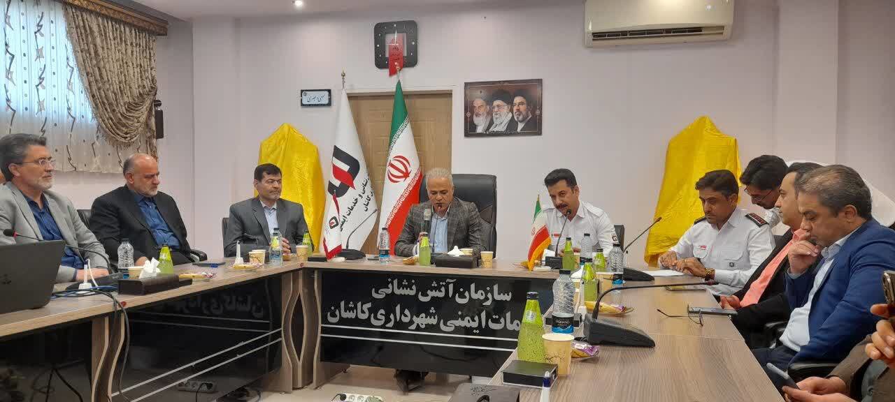 رونمایی از تجهیزات جدید آتش نشانی و ایستگاه سیار آتش نشانی کاشان