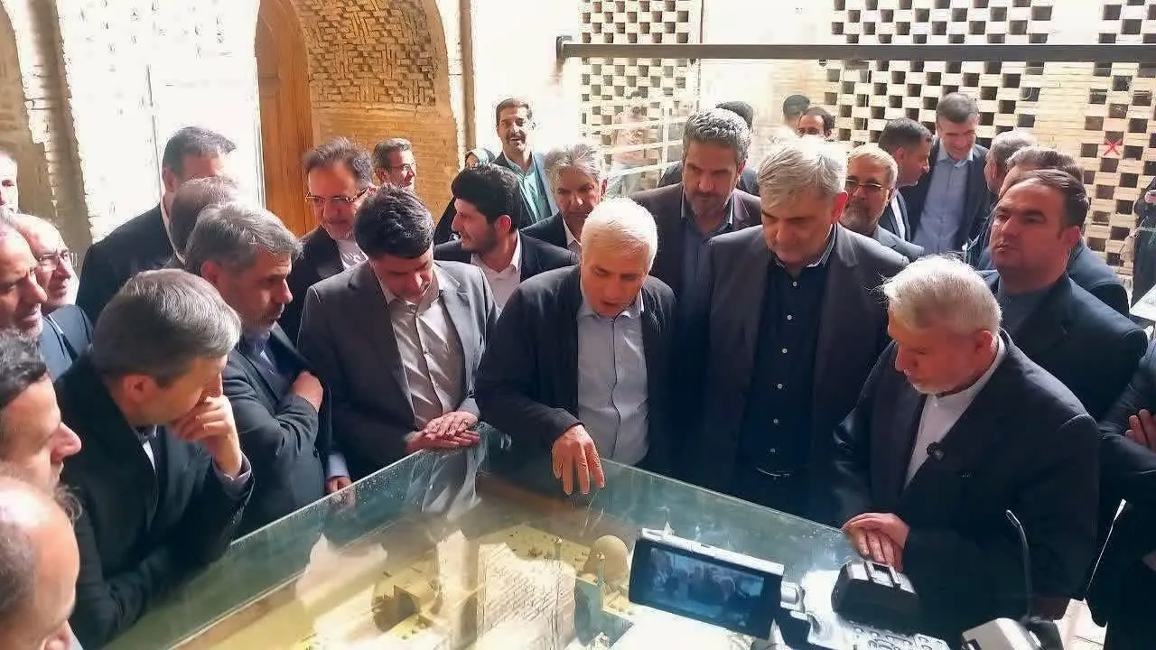 غبارروبی مسجد جامع عتیق با خرد جمعی؛ الزام به پایش تخصصی در پروژه‌های شهری