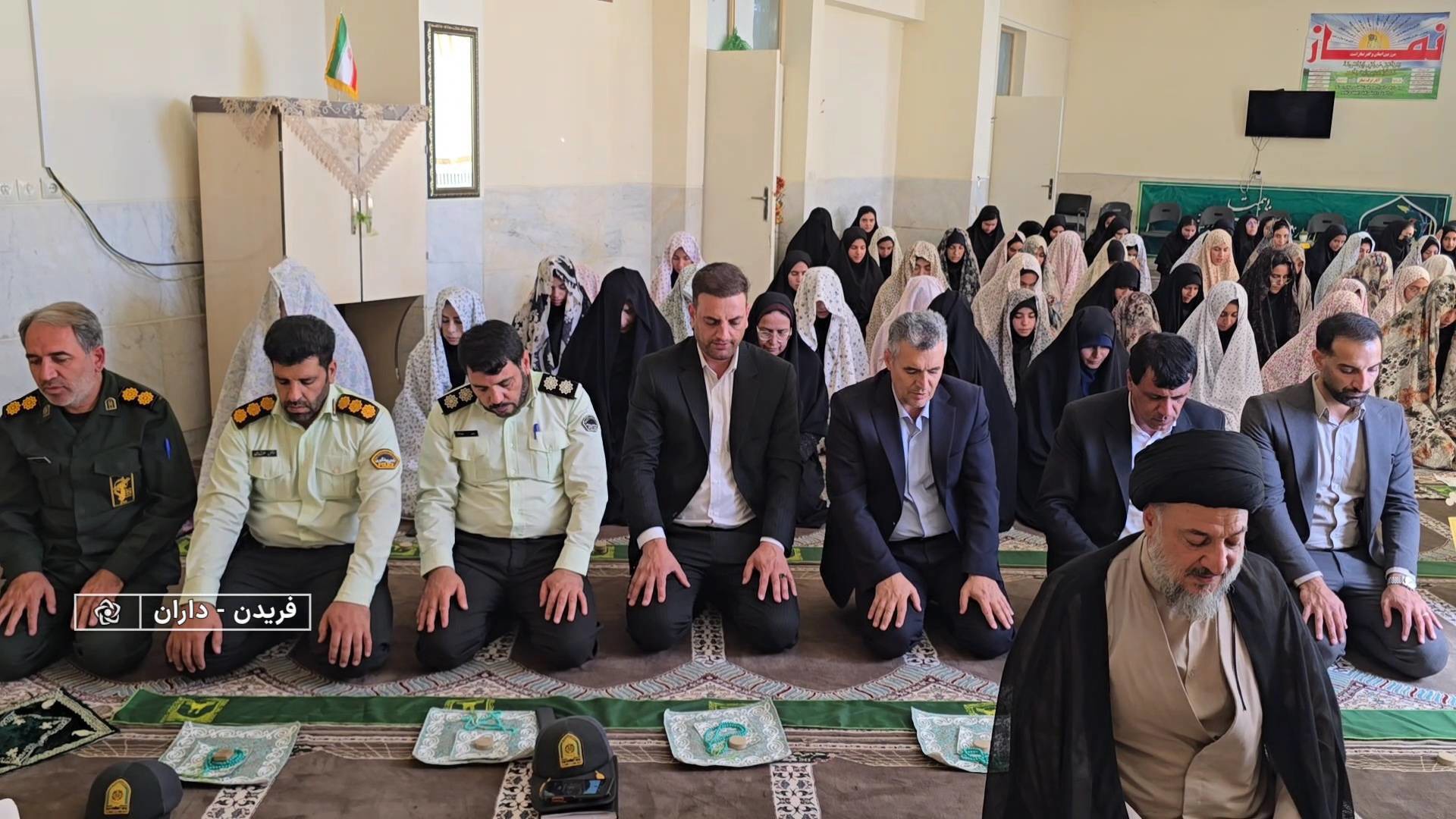 اقامه نماز جماعت در مدارس فریدن