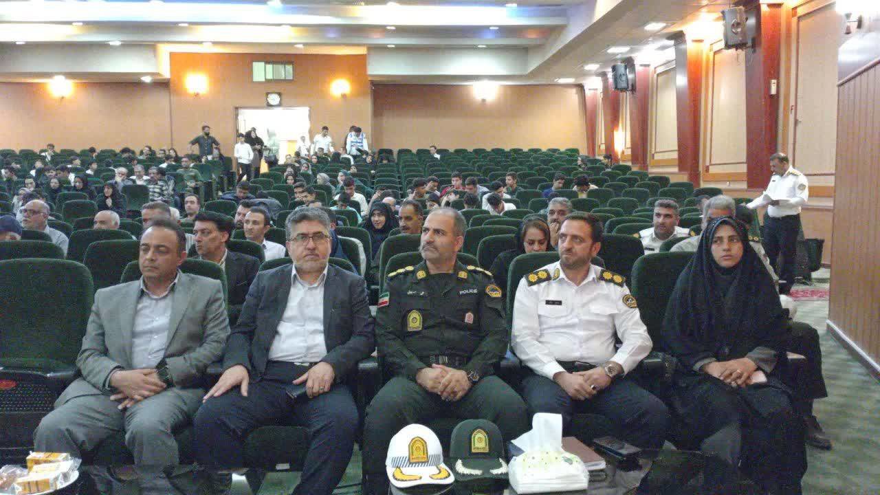 برگزاری همایش تجلیل از نمونه‌های ترافیکی و کلاهی برای زندگی در خمینی‌شهر