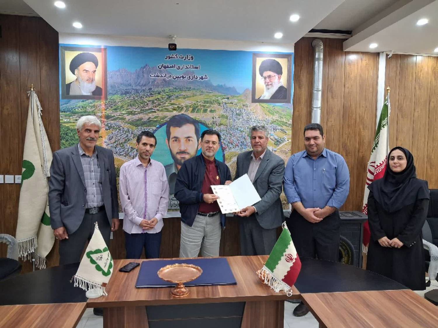 امضای  توافق نامه راهبردی مدیریت پایدار منابع آب وبازچرخانی پساب شهری در بویین‌میاندشت