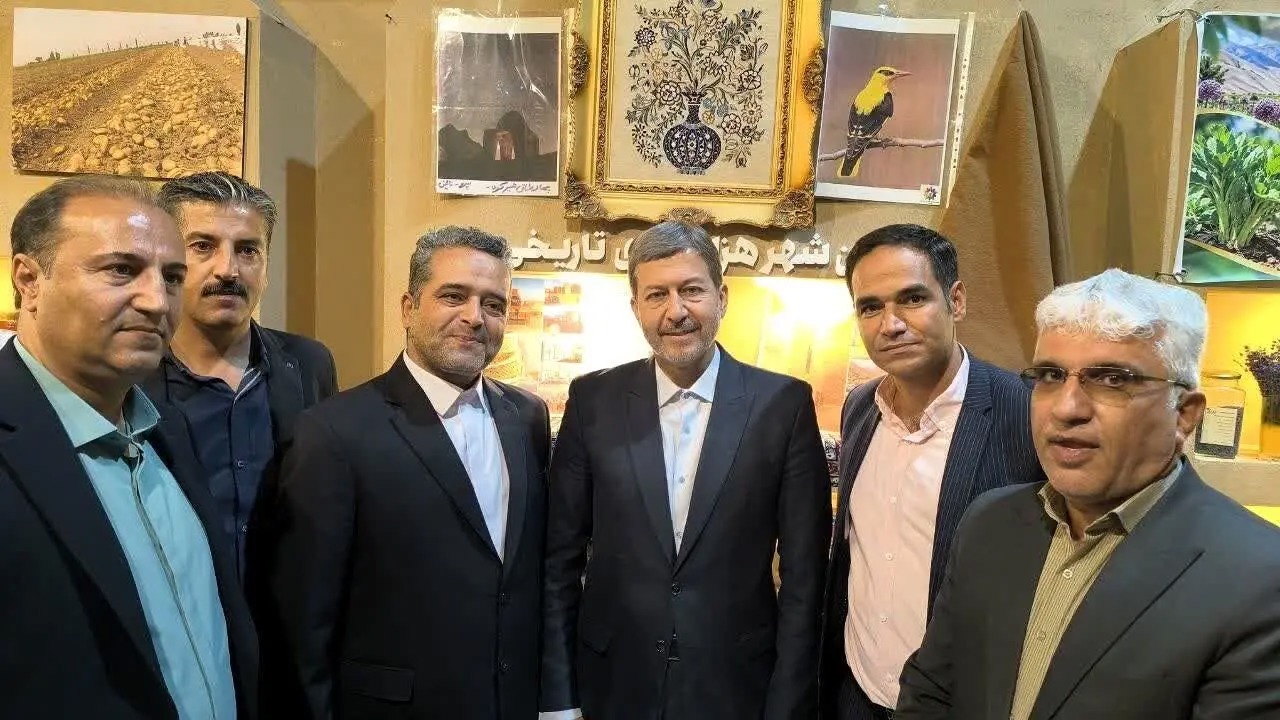 بازدید استاندار از غرفه‌های نگین ایران