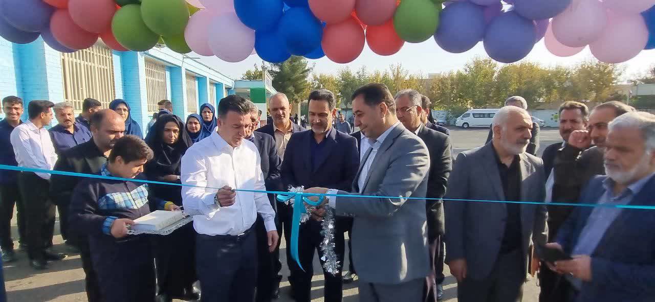 افتتاح  زمین چمن مصنوعی در گلپایگان تا تجلیل از چهل پرستار شاهین شهری