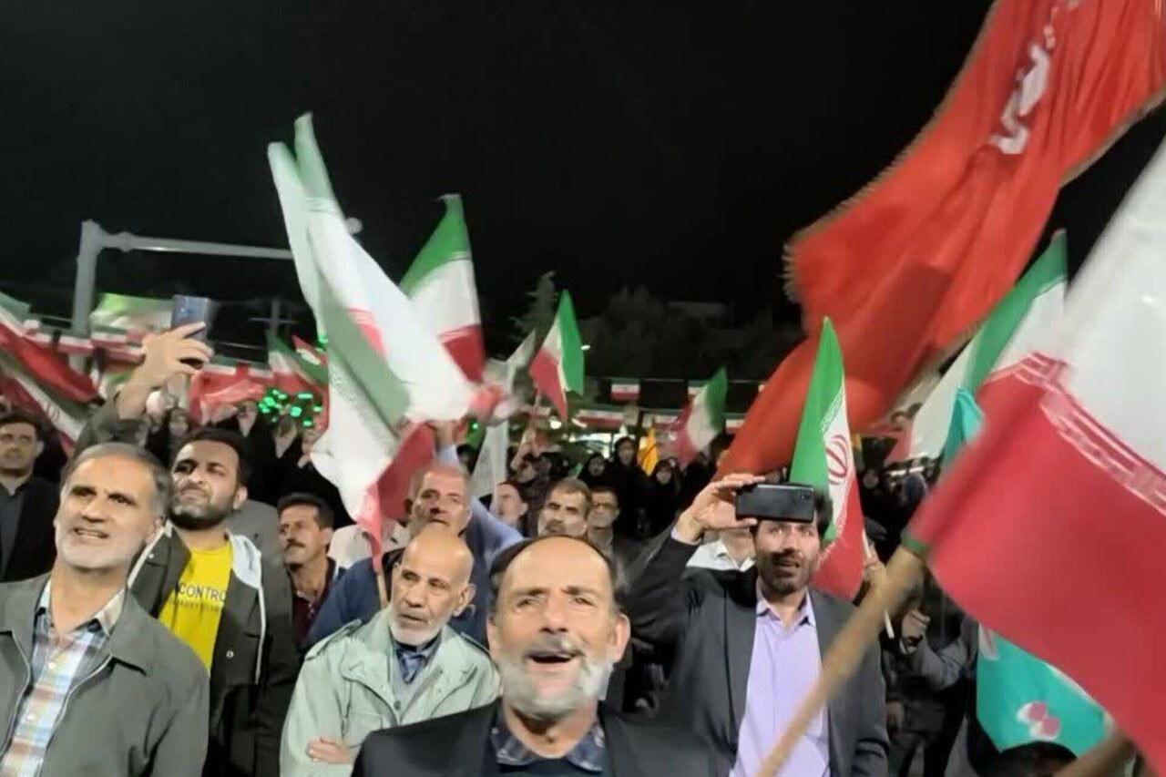 تجمعات حماسی شبانه مردم گلپایگان ؛جلوه ای از همدلی و همبستگی
