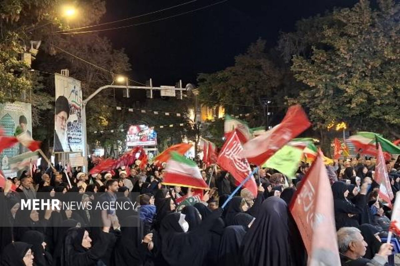 تداوم تجمع حماسی ملت مبعوث‌شده در اردستان