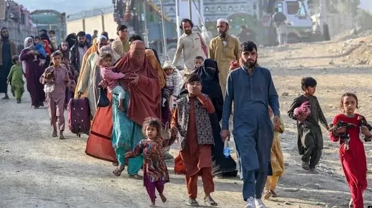 بحران اتباع افغانستانی در ایران؛ از زایشگاه‌های روستایی تا بازار کار و املاک
