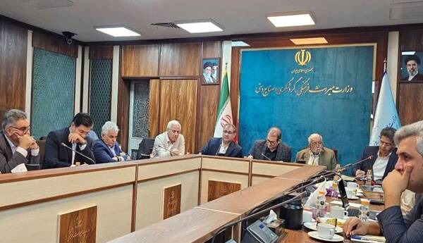 عبور خط ۲ مترو از محدوده مسجد جامع عتیق تأیید نشد؛ بررسی‌ها ادامه دارد