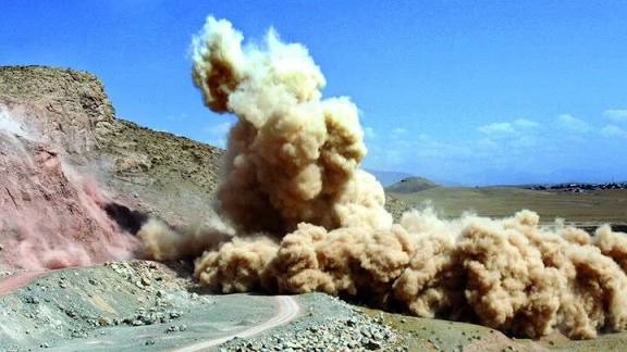 انهدام کنترل‌شده مهمات باقی‌مانده از جنگ تحمیلی در جنوب اصفهان