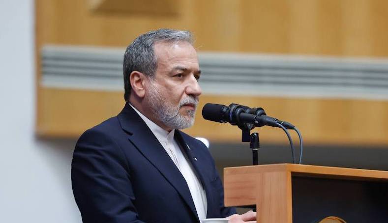 عراقچی: وضعیت کشور واقعاً جنگی است و با صلح فاصله داریم