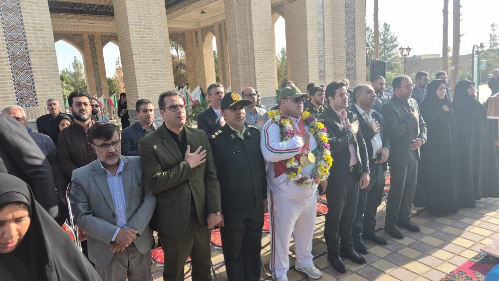 استقبال از قهرمان وزنه‌برداری جهان در برخوار اصفهان